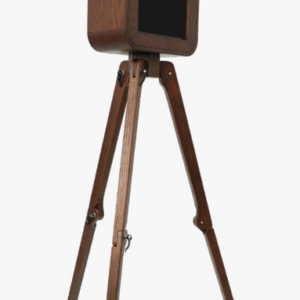 Clip-Me.com Fotobox im Holzgehäuse auf einem Stativ